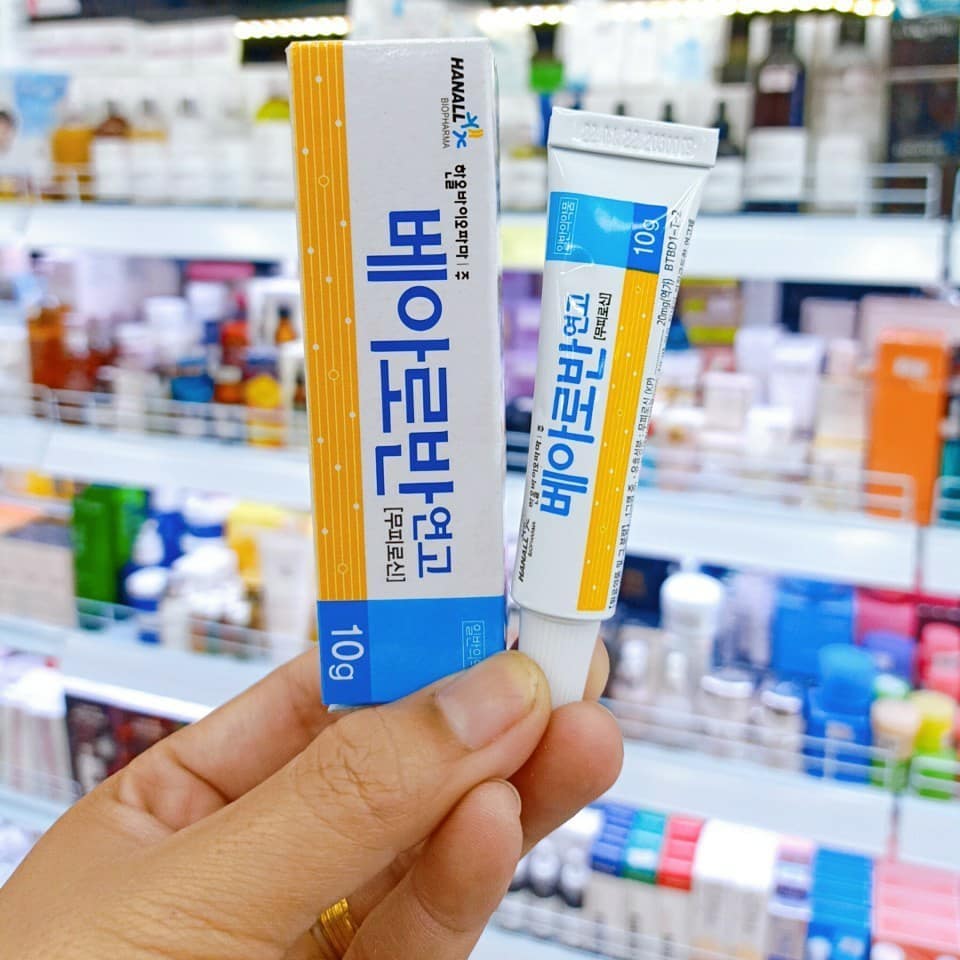 Hanall Biopharma Bearoban Ointment 10 g  ยาทาแผลเป็นสุดฮิต เนื้อสัมผัสเข้มข้น ใช้ทาแผลจากรอยศัลยกรรม หรือรอยสิว รอยดำ รอยแดง อีกทั้งยังสามารถรักษาหลุมสิว ผิวอักเสบ ให้เรียบเนียนขึ้นภายใน 2 อาทิตย์ 