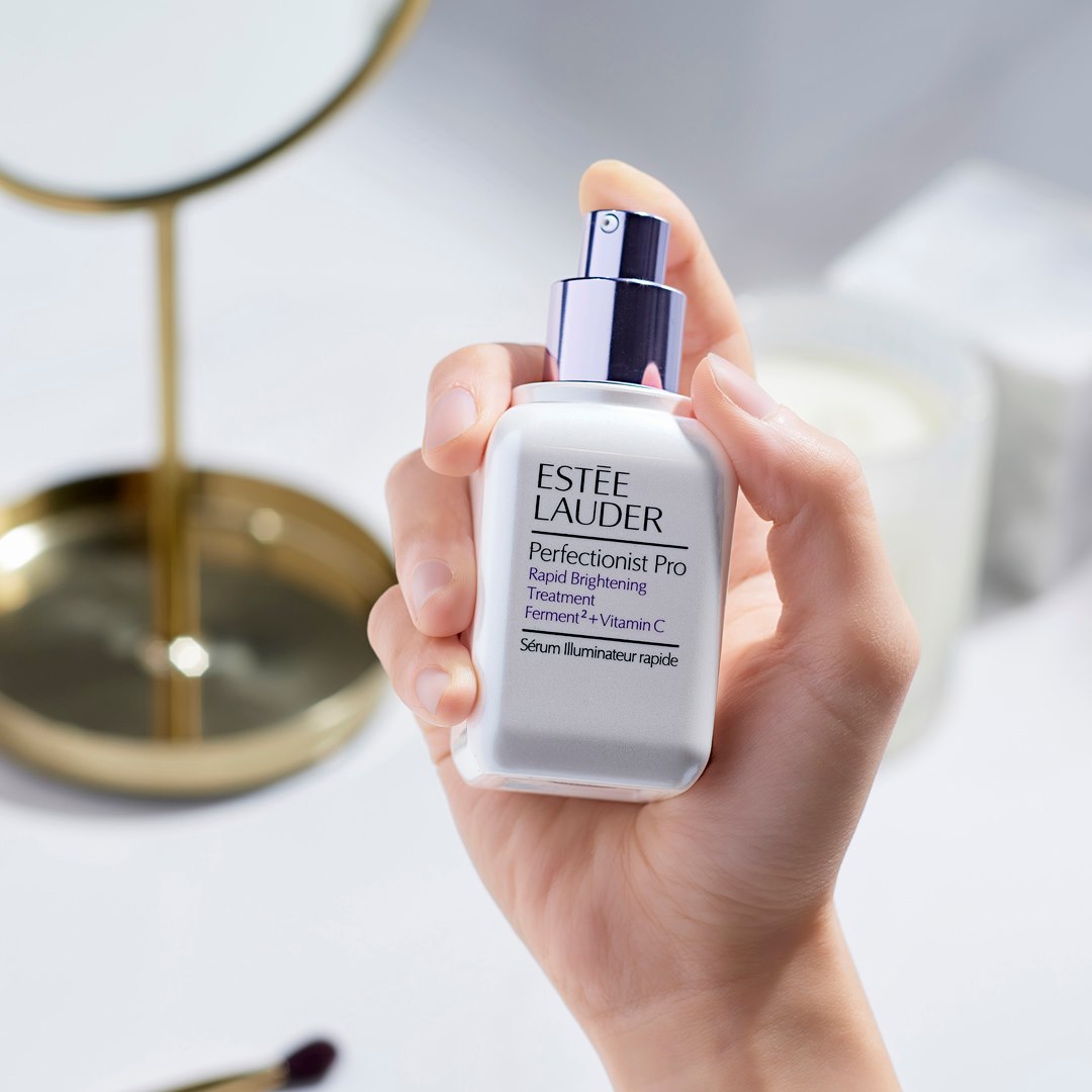 ESTEE LAUDER, ESTEE LAUDER Perfectionist Pro Rapid Brightening Treatment, ESTEE LAUDER Perfectionist Pro Rapid Brightening Treatment Ferment² + Vitamin C, ESTEE LAUDER Perfectionist Pro Rapid Brightening Treatment Ferment² + Vitamin C 7ml, ESTEE LAUDER Perfectionist Pro Rapid Brightening Treatment Ferment² + Vitamin C รีวิว, เซรั่ม ESTEE LAUDER, ขาวกระจ่างใส, ปรับสีผิวให้สม่ำเสมอ, ลดเลือนจุดด่างดำและรอยสิว