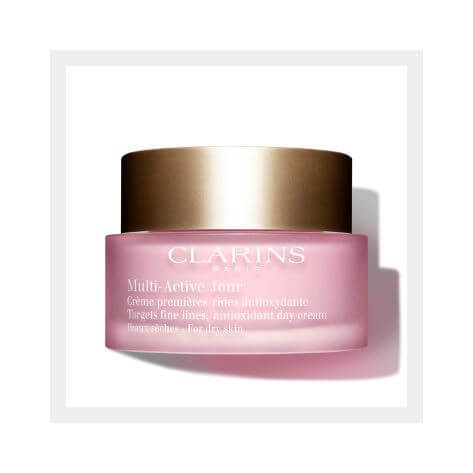 Clarins Multi-Active Jour Targets Fine Lines Antioxidant Day Cream 50 ml  ผลิตภัณฑ์ฟื้นบำรุงผิว ที่มอบผิวสวยเสมือนการได้นอนครบสมบูรณ์ 8 ชั่วโมง พร้อมคืนความเรียบเนียน เปล่งปลั่งอ่อนเยาว์ให้ผิว   เนื้อครีมเข้มข้นเนียนนุ่ม ต่อต้านความเครียดให้ผิว พร้อมทำหน้าที่ฟื้นฟูผลัดเซลล์ผิวใหม่ตลอดค่ำคืน เสริมความสมบูรณ์อย่างเต็มคุณค่า  ช่วยฟื้นฟูความยืดหยุ่นกระชับและความเปล่งปลั่งอ่อนนเยาว์ให้ผิวได้ในทุกเช้า